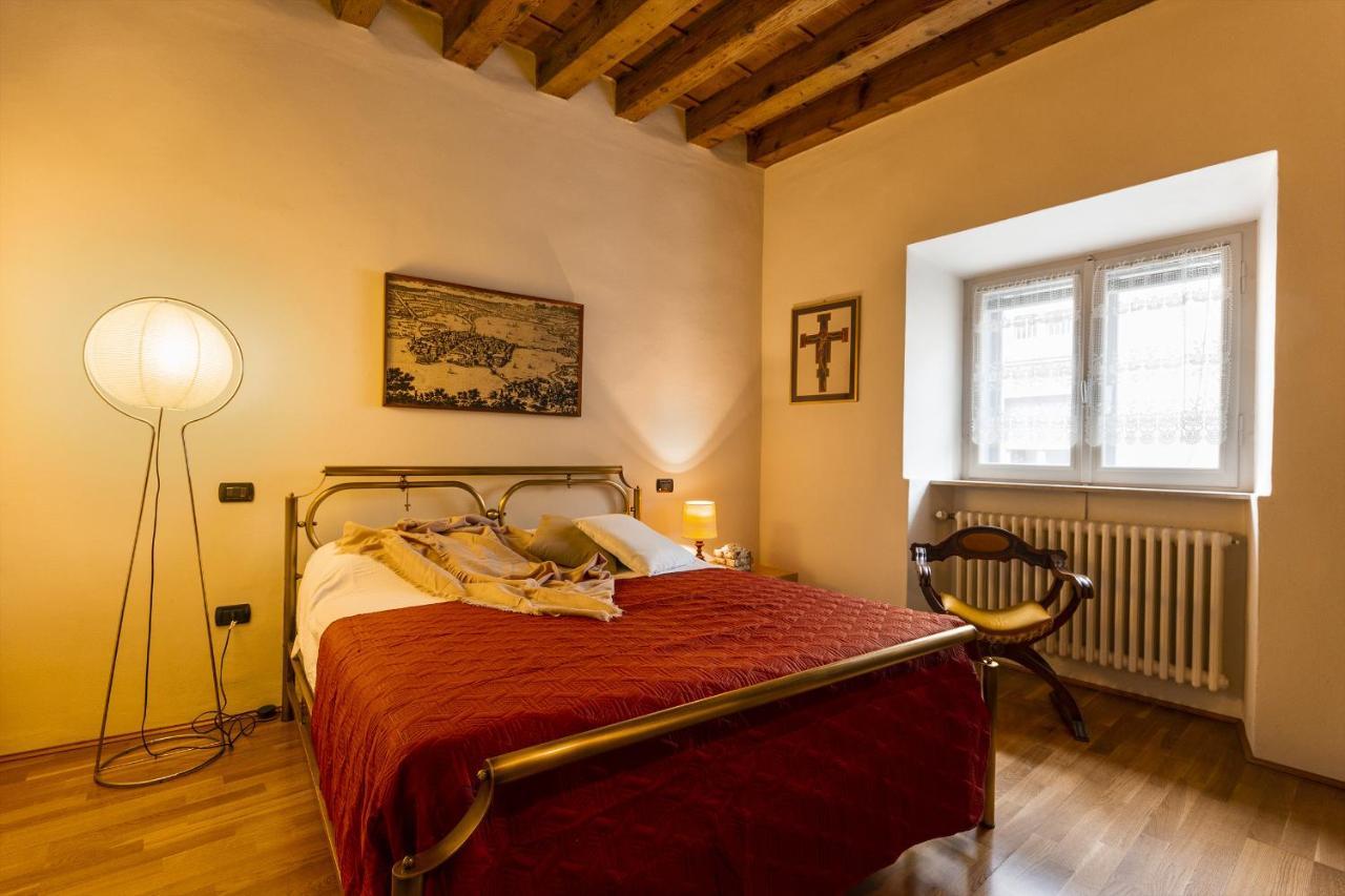 Cavour Suite - Smart Holiday Mantova Exteriör bild